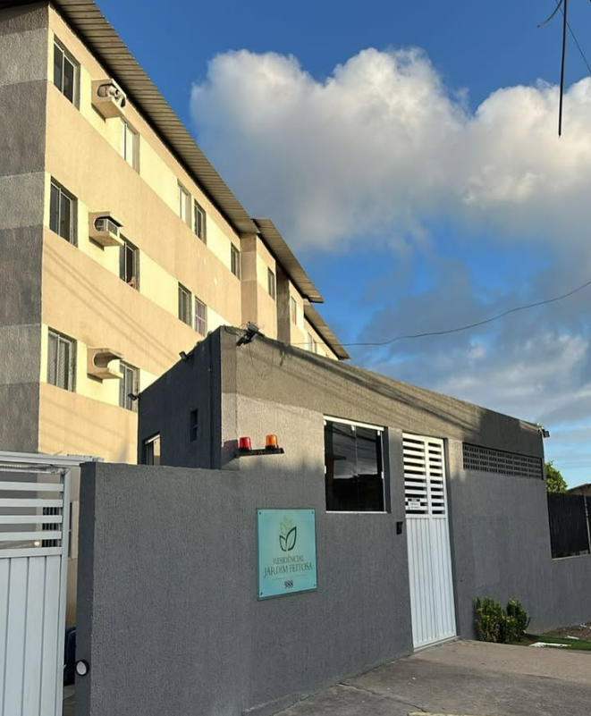Apartamento bem localizado com piscina e gás canalizado